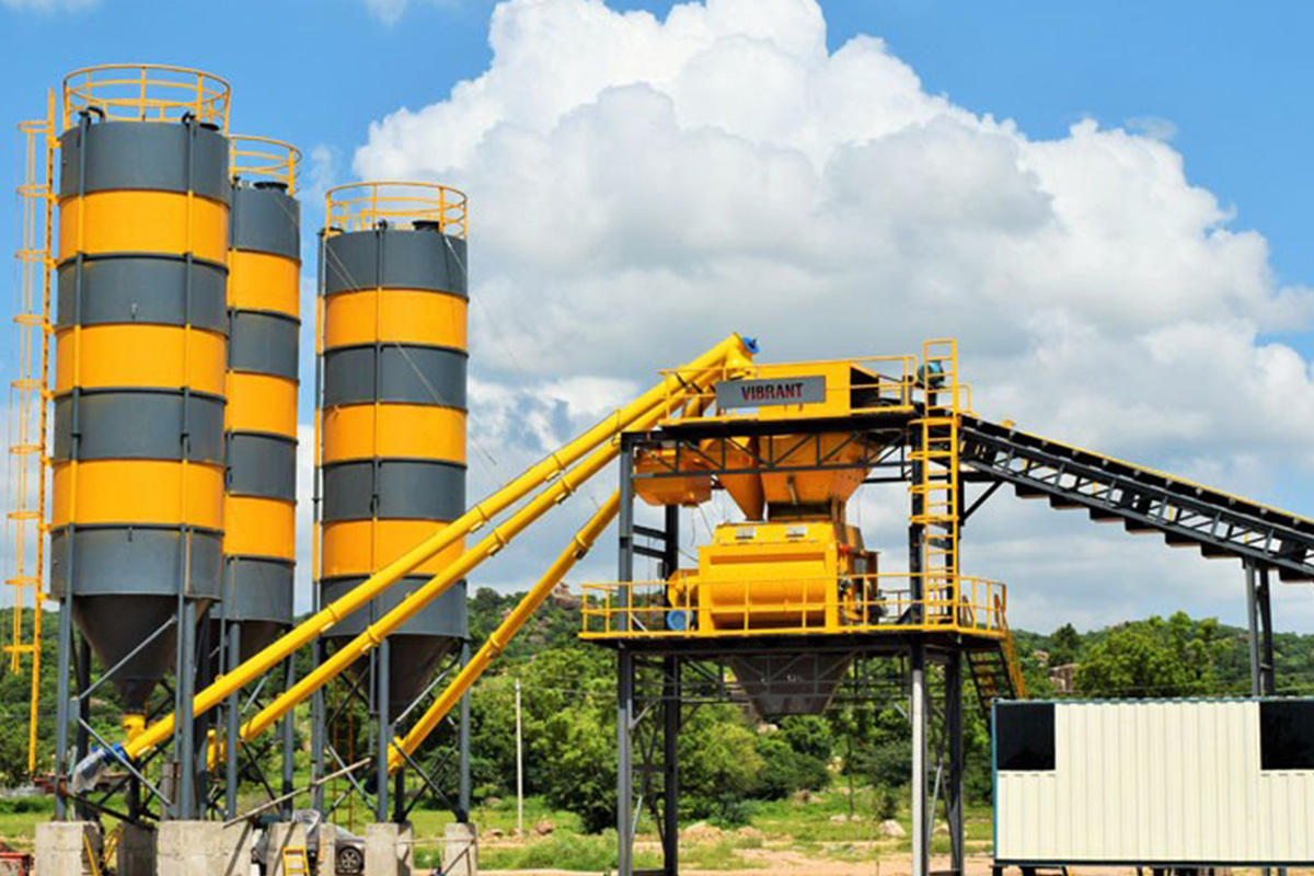 Concrete batching plant with cement silos