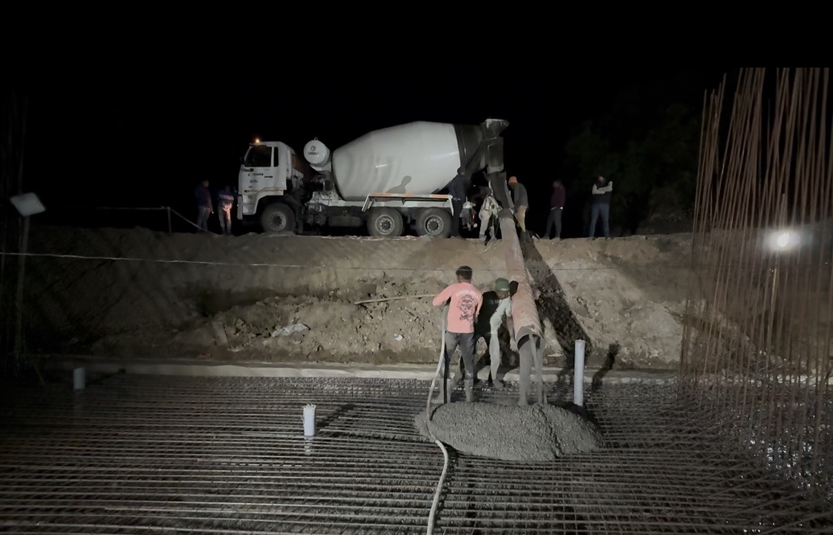 Night concrete pour on a raft slab